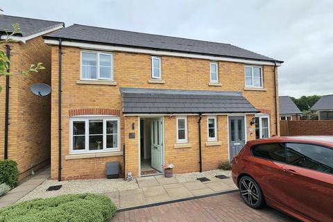 3 bedroom semi-detached house to rent, Droitwich, WR9