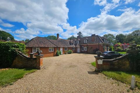 6 bedroom equestrian property to rent, Mirrie Lane, Greater London UB9
