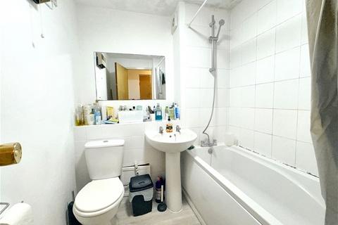 1 bedroom flat to rent, Turnstone Close, Plaistow