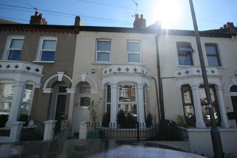 4 bedroom terraced house to rent, Moffat Road