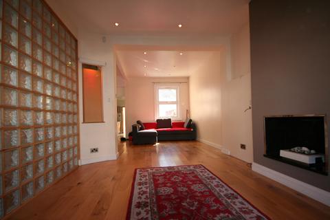 4 bedroom terraced house to rent, Moffat Road