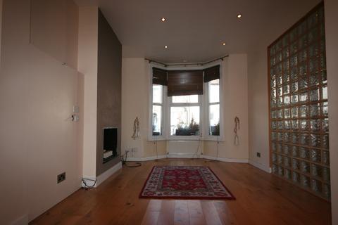 4 bedroom terraced house to rent, Moffat Road