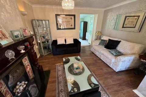 4 bedroom semi-detached house to rent, Bradley Lane, Bilston