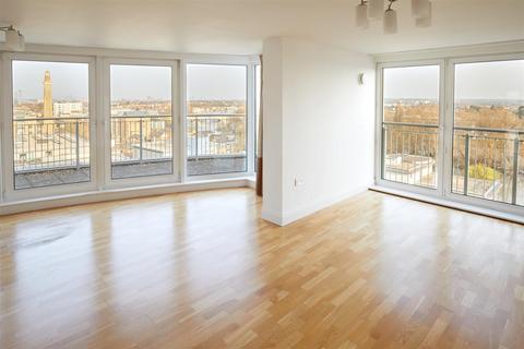2 bedroom apartment to rent, Holland Gardens, Brentford, TW8