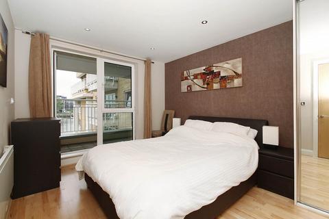 2 bedroom apartment to rent, Lombard Road, Battersea, SW11