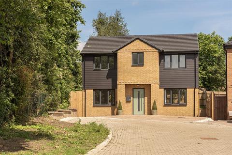 3 bedroom detached house for sale, Garden Court, Kimpton