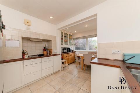 2 bedroom flat for sale, Greenhalgh Walk, London N2