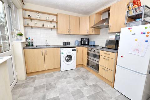 2 bedroom terraced house for sale, Thompson Drive, Wrenthorpe, Wakefield, West Yorkshire