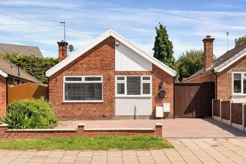 2 bedroom bungalow to rent, Greythorn Drive, West Bridgford NG2