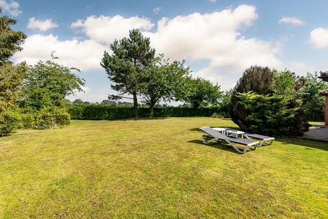 2 bedroom detached bungalow for sale, Gonalston Lane, Hoveringham, Nottingham