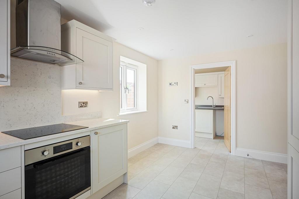 14 St Andrews Court-03.jpg
