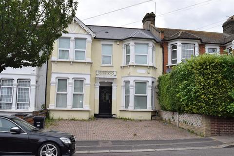 Property to rent, Seymour Gardens, Ilford