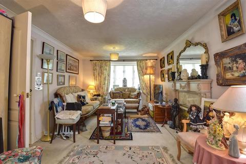 3 bedroom detached house for sale, William Judge Close, Tenterden