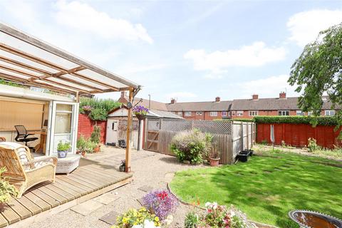 3 bedroom end of terrace house for sale, Pine Walk, Ripon