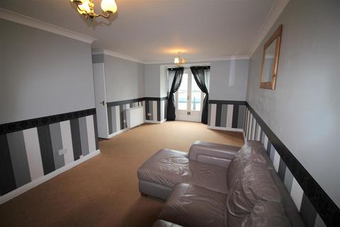 2 bedroom penthouse to rent, Barnstaple Road, Southend-on-Sea