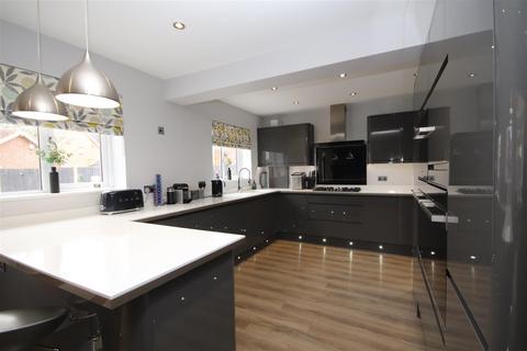 4 bedroom detached house for sale, Mannock Road, Dartford, Kent