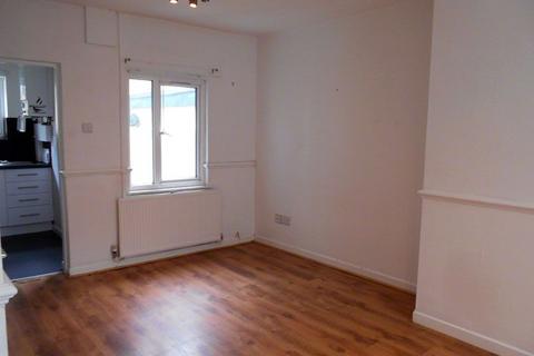 2 bedroom terraced house to rent, Hendre Street, Caernarfon