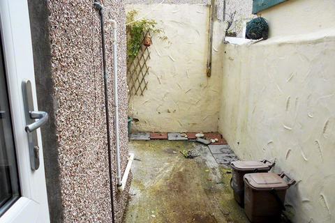 2 bedroom terraced house to rent, Hendre Street, Caernarfon