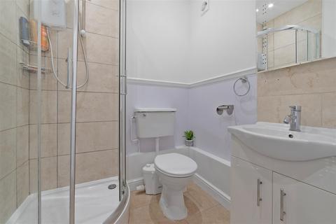 13 Knights Close, Windsor, SL4 5QR