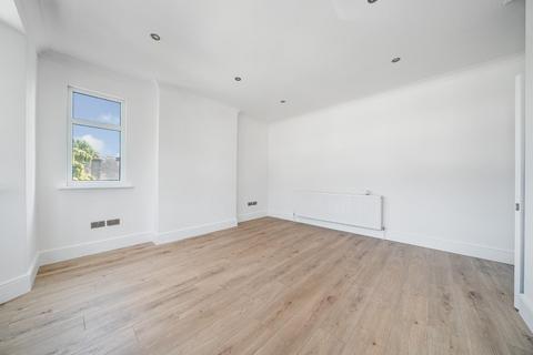 2 bedroom flat to rent, Montacute Road, London