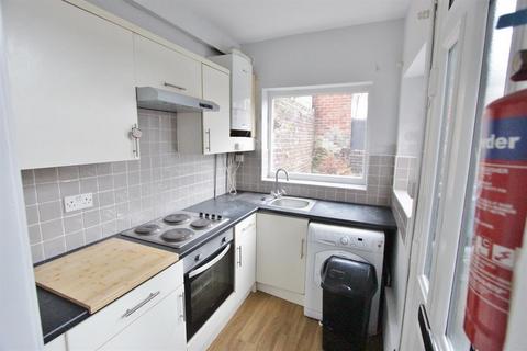 4 bedroom terraced house to rent, Hunter Hill Road, Sheffield, S11 8UE