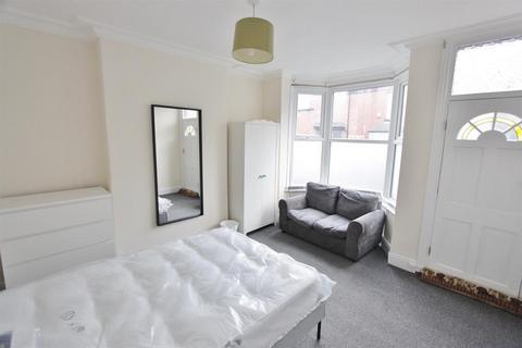 4 bedroom terraced house to rent, Hunter Hill Road, Sheffield, S11 8UE