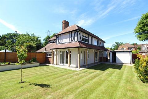 4 bedroom semi-detached house to rent, Wey Manor Road, New Haw, Addlestone