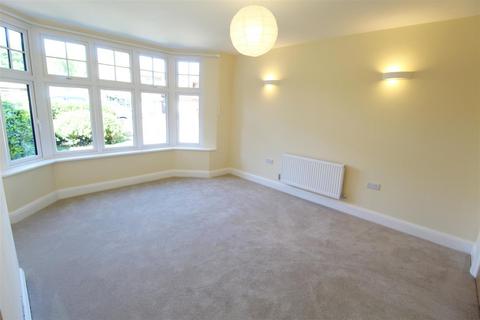 4 bedroom semi-detached house to rent, Wey Manor Road, New Haw, Addlestone