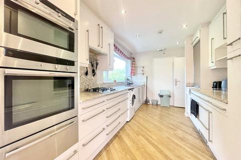 5 bedroom detached house to rent, Theobalds Park Road, Enfield, EN2