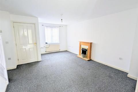 3 bedroom terraced house to rent, Youngs Avenue, Fernwood, Newark