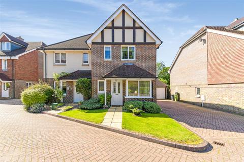 3 bedroom semi-detached house for sale, Birch Close, Banstead