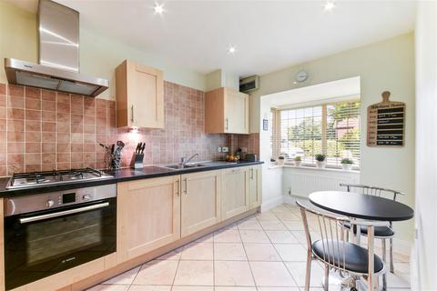 12 Birch Close, Banstead, SM7 1NR