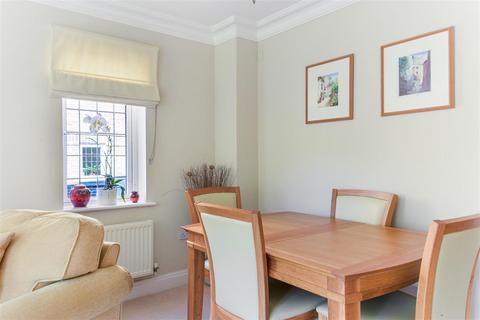 12 Birch Close, Banstead, SM7 1NR