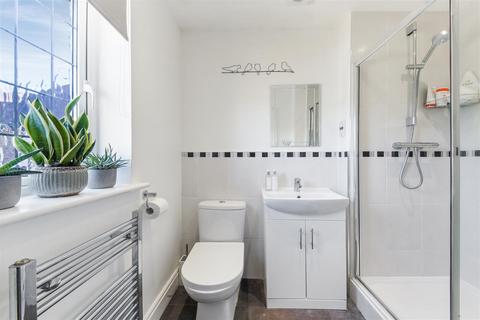 12 Birch Close, Banstead, SM7 1NR