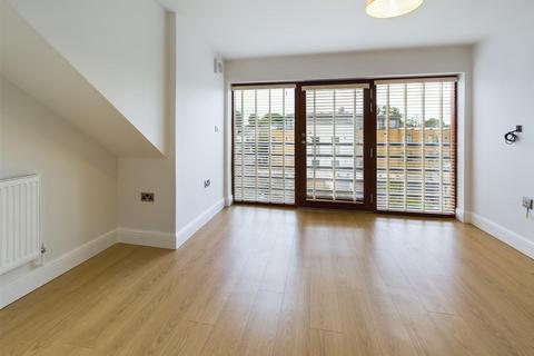 1 bedroom flat to rent, Third Cross Road, Twickenham