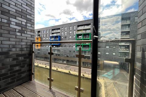 2 bedroom flat to rent, Potato Wharf, Manchester