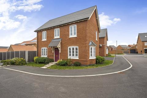 3 bedroom detached house to rent, Harvington Crescent, Hanslope, Milton Keynes, Buckinghamshire, MK19