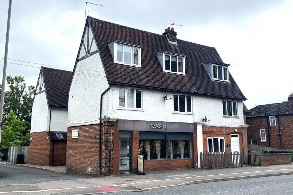White Lion Road, Amersham, HP7 2 bed apartment £1,100 pcm (£254 pw)