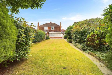 3 bedroom semi-detached house for sale, Molesham Way, West Molesey