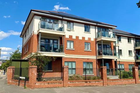 2 bedroom flat for sale, Hansler Grove, East Molesey