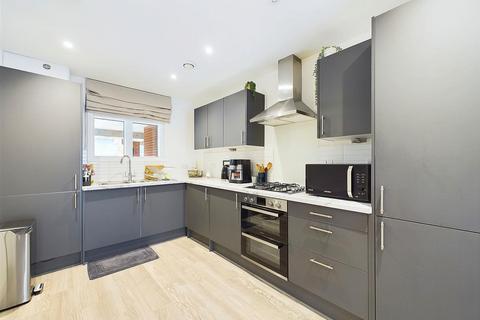 2 bedroom flat for sale, Hansler Grove, East Molesey