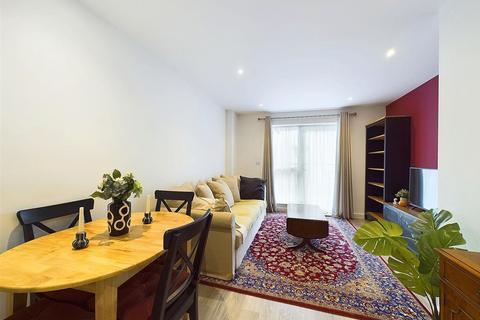 2 bedroom flat for sale, Hansler Grove, East Molesey