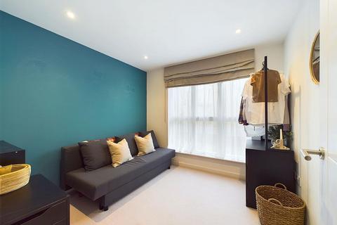 2 bedroom flat for sale, Hansler Grove, East Molesey