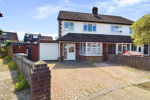 8 Helen Close, West Molesey, KT8 2PU