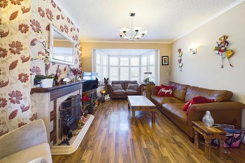 8 Helen Close, West Molesey, KT8 2PU