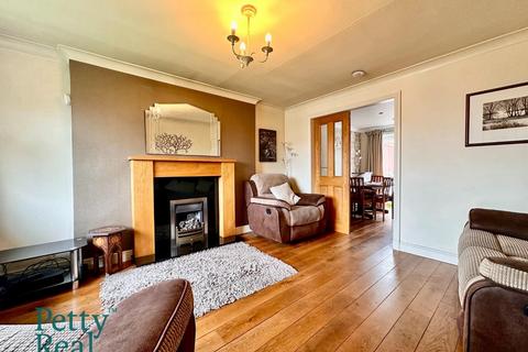 3 bedroom semi-detached house for sale, Derwent Close, Colne