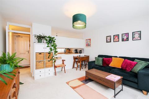 1 bedroom flat for sale, High Road, South Woodford, London