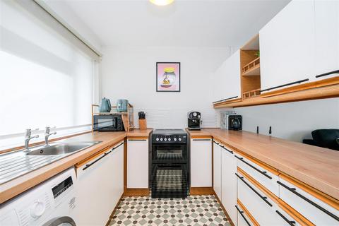 1 bedroom flat for sale, High Road, South Woodford, London