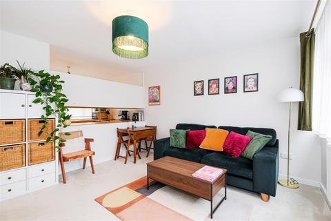 1 bedroom flat for sale, High Road, South Woodford, London