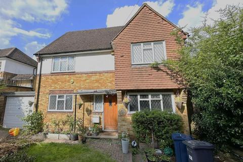 4 bedroom detached house to rent, Shelley Road, High Wycombe HP11
